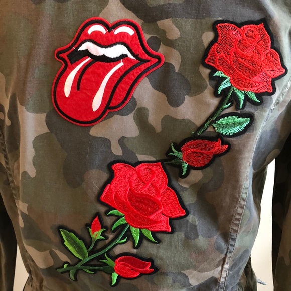 ⭐️⭐️NEW⭐️⭐️Camo Jacket Cross Cherry Blossom Roses Rolling Stones Patching NWT - Picture 9 of 9